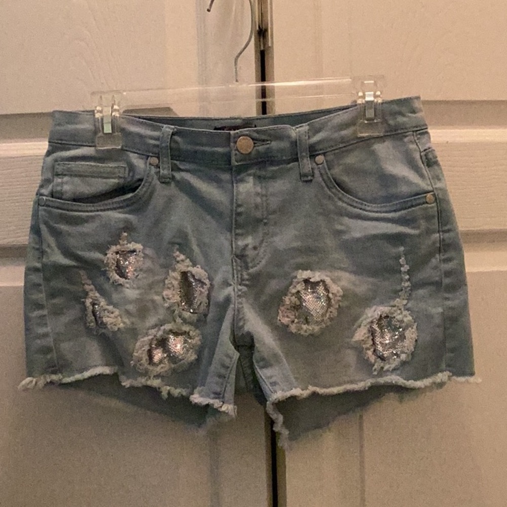 🦋NWOT VENUS Size 8 Fun Embellished Shorts Closet Must Have 🦋